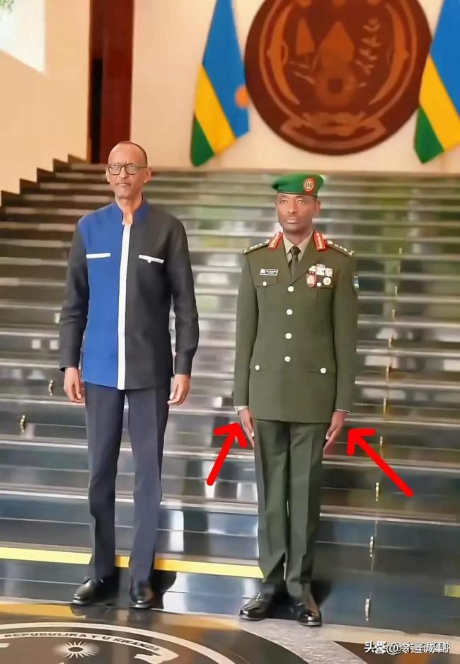 卢旺达国防部长站军姿 细节背后的军事哲学